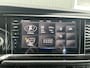 Volkswagen Transporter 2.0 TDI L2H1 Bulli 150pk Automaat Airco Cruise controle Digitaal display Trekhaak 2500kg trekgewicht 2-Persoons Telefoonverbinding Apple carplay Sitebars Euro 6 Dealer onderhouden