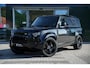 Land Rover Defender 110 P300e X-Dynamic SE | 6 Zitplaatsen Jump Seat | Black Exterior Pack | Panoramic sunroof | Head-up Display | Trekhaak |