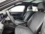 Volkswagen T-Roc 1.5 eTsi Style First Edition 116 PK Automaat | Panoramaschuif-kanteldak | Black style | Navigatie | Apple Carplay draadloos | Android Auto draadloos | IQ Lights | Camera | Ruiten getint | 18" Lichtmetalen velgen | Climate control | Adaptive cruise control | Achterklep elektrisch |
