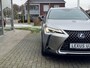Lexus UX 250h Preference Line | Dodehoekherkenning, 18 inch, Stoel + Stuurverwarming, Parkeersensoren, Apple CarPlay/Android Auto