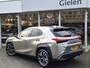 Lexus UX 250h Preference Line | Dodehoekherkenning, 18 inch, Stoel + Stuurverwarming, Parkeersensoren, Apple CarPlay/Android Auto