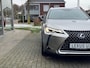 Lexus UX 250h Preference Line | Dodehoekherkenning, 18 inch, Stoel + Stuurverwarming, Parkeersensoren, Apple CarPlay/Android Auto