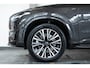 Volvo XC90 T8 Recharge AWD Ultimate Dark | Wegklapbare trekhaak | 360 Graden Camera | Getint Glas Achter | Luchtvering | Adaptieve Cruise Control | Verwarmbare Voorstoelen | Dodehoekdetectie Met Correctie | Panorama Dak | Rijstrooksensor Met Correctie | Navigatiesysteem | Keyless Entry | Verwarmbare Achterbank