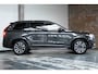 Volvo XC90 T8 Recharge AWD Ultimate Dark | Wegklapbare trekhaak | 360 Graden Camera | Getint Glas Achter | Luchtvering | Adaptieve Cruise Control | Verwarmbare Voorstoelen | Dodehoekdetectie Met Correctie | Panorama Dak | Rijstrooksensor Met Correctie | Navigatiesysteem | Keyless Entry | Verwarmbare Achterbank
