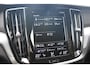 Volvo V60 B3 Momentum - Leder - IntelliSafe Surround - Elektr. bedienb. voorstoelen - Parkeercamera achter - Verwarmde voorstoelen - Extra getint glas - Parkeersensoren voor & achter - Adaptieve LED koplampen -