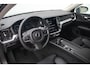Volvo V60 B3 Momentum - Leder - IntelliSafe Surround - Elektr. bedienb. voorstoelen - Parkeercamera achter - Verwarmde voorstoelen - Extra getint glas - Parkeersensoren voor & achter - Adaptieve LED koplampen -