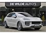 Porsche Cayenne 3.0 S E-Hybrid SportDesign 520pk Krijt Pano SoftClose Trekhaak Head-up InnoDrive Keyless 360-camera Bose