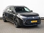 Volkswagen T-Roc 1.5 eTsi R-Line First Edition 150 pk DSG | Navigatie | Trekhaak | Black Style | Camera