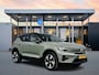 Volvo XC40 Single Motor Extended Range Plus 82 kWh | 19" Allseason | Leder/Nubuck | Trekhaak | Getint Glas | Adaptieve Cruise | BLIS | Keyless | Stoel/stuurverwarming | Warmtepomp