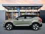 Volvo XC40 Single Motor Extended Range Plus 82 kWh | 19" Allseason | Leder/Nubuck | Trekhaak | Getint Glas | Adaptieve Cruise | BLIS | Keyless | Stoel/stuurverwarming | Warmtepomp