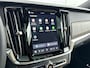 Volvo V90 T8 Recharge Ultra Dark | 20" | Luchtvering | Bowers & Wilkins | Trekhaak | Geventileerd Nappa | Massagestoelen | 360 Camera | Getint & Gelaagd Glas