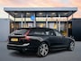 Volvo V90 T8 Recharge Ultra Dark | 20" | Luchtvering | Bowers & Wilkins | Trekhaak | Geventileerd Nappa | Massagestoelen | 360 Camera | Getint & Gelaagd Glas