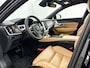 Volvo V90 T8 Recharge Ultra Dark | 20" | Luchtvering | Bowers & Wilkins | Trekhaak | Geventileerd Nappa | Massagestoelen | 360 Camera | Getint & Gelaagd Glas