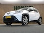 Toyota Aygo X 1.0 VVT-i MT Pulse - ORIGINEEL NEDERLANDSE AUTO - CLIMATE CONTROL - TWO TONE - APPLE CARPLAY/ANDROID AUTO - CRUISE CONTROL ADAPTIEF - LED KOPLAMPEN - EXTRA GETINT GLAS - LICHTMETALEN VELGEN 17 INCH