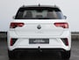 Volkswagen T-Roc 1.5 TSI R-Line | Beats | Trekhaak | Black Style | Dodehoekdetectie | Stoelverwarming | Stuurverwarming | Keyless | Travel Assist | LED Plus |