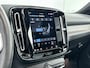 Volvo XC40 Recharge P8 AWD R-Design 78kWh | 20" | Leder | Panoramadak | 360 Camera | Harman Kardon | Elektr. verst. Stoelen | Full LED | Warmtepomp | Stoel/Stuurverwarming