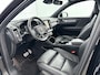 Volvo XC40 Recharge P8 AWD R-Design 78kWh | 20" | Leder | Panoramadak | 360 Camera | Harman Kardon | Elektr. verst. Stoelen | Full LED | Warmtepomp | Stoel/Stuurverwarming