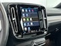 Volvo XC40 Recharge P8 AWD R-Design 78kWh | 20" | Leder | Panoramadak | 360 Camera | Harman Kardon | Elektr. verst. Stoelen | Full LED | Warmtepomp | Stoel/Stuurverwarming