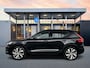 Volvo XC40 Recharge P8 AWD R-Design 78kWh | 20" | Leder | Panoramadak | 360 Camera | Harman Kardon | Elektr. verst. Stoelen | Full LED | Warmtepomp | Stoel/Stuurverwarming