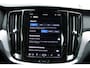 Volvo V60 T6 Plug-in hybrid AWD Essential | Adaptieve Cruise Control | Pilot Assist | Blind spot | Verwarmbaar stuurwiel | Verwarmbare voorstoelen | Verwarmbare achterbank | Lederen bekleding | Elektrische Lendensteunen | Automatisch Dimmende Spiegels | Getint Glas | 19 Inch Lichtmetalen Velgen
