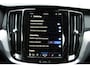 Volvo V60 T6 Plug-in hybrid AWD Essential | Adaptieve Cruise Control | Pilot Assist | Blind spot | Verwarmbaar stuurwiel | Verwarmbare voorstoelen | Verwarmbare achterbank | Lederen bekleding | Elektrische Lendensteunen | Automatisch Dimmende Spiegels | Getint Glas | 19 Inch Lichtmetalen Velgen