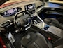 Peugeot 5008 1.2 PureTech Blue Lease GT | Focal Audio | Black Pack | 19'' Lichtmetalen velgen | Panoramadak | Adaptieve Cruise | Achteruitrijcamera | Afwijkende dakkleur | Airco (automatisch)