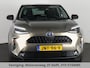 Toyota Yaris Cross 1.5 HYBRID BI-TONE PACK GARANTIE 11-2033 BIJNA 2024.CLIMA.CRUISE ADAPTIEF. PARKEER CAMERA.