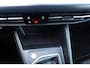 Volkswagen Golf 1.0 TSI 110pk United Life Business Stoel/Stuur verwarming Navi Clima Sfeerverlichting CarPlay Getint glas Parkeersensoren