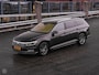 Volkswagen Passat Variant 1.6 TDI DSG Highline R-Line Facelift Leder Virtual Cockpit LED ACC Harman/Kardon ergoComfort Navigatie Apple CarPlay Android Auto Trekhaak Stoelverwarming 17"