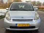 Daihatsu Sirion 2 1.3-16V Comfort 5-Drs Airco Electric pakket Audio/CD LMV 16" ABS Getint glas Colorpakket Dealeronderhoud Nw Apk!
