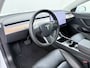 Tesla Model 3 SR+ 325PK Trekhaak Lmv 18" AutoPilot FSD Leder Pano-dak Adaptive-Cruise Camera's Elektr.-Stuur+Stoelen+Spiegels+Geheugen+Easy-Entry+Verwarmde stoelen Park assistent Pdc WIFI Lane-Assist Speed-Assist SOH 92% Navi LED Comfortstoelen ACC DAB Voorverwarmen interieur via App Keyless One-Pedal-Drive 1e Eigenaar Origineel Nederlandse Auto