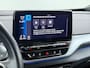 Volkswagen ID.4 Pro 77kWh SOH 95% Trekhaak 19" Adap.Cruise Apple Carplay Android Auto Navi Ecc Pdc Stoel+Stuurverwarming Lmv Led Comfort Pakket Bluetooth 1e Eigenaar Origineel Nederlandse Auto 1.000 KG trekvermogen