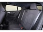 Volvo EC40 Extended Range Ultra Black Ed. 82 kWh - Panoramadak - IntelliSafe Assist & Surround - 360º Camera - Harman/Kardon audio - Verwarmde voorstoelen, stuur & achterbank - Parkeersensoren voor & achter - Elektr. bedienb. voorstoelen met geheugen links - Draadloze tel. lader - Warmtepomp - Extra getint glas - 20' LMV