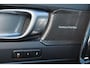 Volvo EC40 Extended Range Ultra Black Ed. 82 kWh - Panoramadak - IntelliSafe Assist & Surround - 360º Camera - Harman/Kardon audio - Verwarmde voorstoelen, stuur & achterbank - Parkeersensoren voor & achter - Elektr. bedienb. voorstoelen met geheugen links - Draadloze tel. lader - Warmtepomp - Extra getint glas - 20' LMV