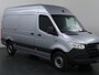 Mercedes-Benz eSprinter 314 L2 H2 PRO | 81 kWh | 100% elektrisch | 2000kg Trekhaak | 115Kw/u DC Snelladen | Smartphone integratie pakket | Carplay | Camera | Comfort bestuurdersstoel |