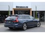 Volvo V90 2.0 T6 Plug-in hybrid AWD Ultra Dark | Head-up Display | Stuur + Stoelverwarming | Harman & Kardon | Keyless | Adaptieve cruise control incl. BLIS |