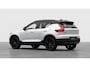 Volvo XC40 2.0 B4 Plus Black Edition | Lighting-Pack | Lounge-Pack | Visual Park Assist | Volvo Guard Alarm | Dak hoogglans zwart |  Extra getint glas achter | Verwarmbare buitenste zitplaatsen tweede zitrij | Verwarmbare voorruit
