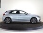 Mercedes-Benz A-klasse 250e Business Solution AMG | Panoramaschuifdak | Head-up display | Premium Plus | Stoelverwarming | 360° camera |