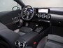 Mercedes-Benz A-klasse 250e Business Solution AMG | Panoramaschuifdak | Head-up display | Premium Plus | Stoelverwarming | 360° camera |
