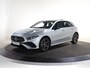 Mercedes-Benz A-klasse 250e Business Solution AMG | Panoramaschuifdak | Premium Plus | Head-up display | Dodehoekassistent |