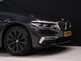 BMW 5-Serie Touring 520i High Executive Edition M Sport [TREKHAAK INKLAPBAAR, CAMERA, APPLE CARPLAY, ANDROID AUTO, MEMORY SEATS, M STUURWIEL, VOL LEDER, NIEUWSTAAT]