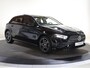 Mercedes-Benz A-klasse 250e Business Solution AMG | Panoramaschuifdak | Premium Plus | Head-up display | Dodehoekassistent |