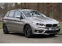 BMW 2-Serie Active Tourer 218i Sportline | Aut | Dealer OH | Navi | Pano | HUD | Camera | PDC v+a | Afn Trekhaak | LED | Hifi | Sportstoelen | etc.