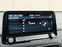 Hyundai Kona Premium 64kWh Automaat / WLTP 449 km / Fabrieksgarantie tot 04-2026 / Accu SoH 100% /  Navigatie / HUD / Stuur & Stoelverwarming / Dode hoek detectie / Apple Carplay Android / CCS / cruise control adaptief /