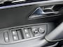 Peugeot 2008 Hybrid 145 GT 8 jaar Garantie / Elektr. schuifdak en bestuurdersstoel / Stoelverwarming / Camera 360° / Adapt. CC / Navi / Apple Carplay Android / 17" LM wielen / ook in zwart leverbaar /
