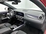 Mercedes-Benz GLA 250 e AMG Plug-In Hybride Panoramadak | 5 spaaks lichtmetalen velgen | elect. bed. Voorstoelen met memory | Trekhaak wegklapbaar | Navigatie | Parkig support met camera achter Inclusief 24 maanden Mercedes-Benz Certified garantie voor Europa.