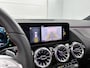 Mercedes-Benz GLA 250 e AMG Plug-In Hybride Panoramadak | 5 spaaks lichtmetalen velgen | elect. bed. Voorstoelen met memory | Trekhaak wegklapbaar | Navigatie | Parkig support met camera achter Inclusief 24 maanden Mercedes-Benz Certified garantie voor Europa.