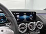 Mercedes-Benz GLA 250 e AMG Plug-In Hybride Panoramadak | 5 spaaks lichtmetalen velgen | elect. bed. Voorstoelen met memory | Trekhaak wegklapbaar | Navigatie | Parkig support met camera achter Inclusief 24 maanden Mercedes-Benz Certified garantie voor Europa.