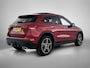 Mercedes-Benz GLA 250 e AMG Plug-In Hybride Panoramadak | 5 spaaks lichtmetalen velgen | elect. bed. Voorstoelen met memory | Trekhaak wegklapbaar | Navigatie | Parkig support met camera achter Inclusief 24 maanden Mercedes-Benz Certified garantie voor Europa.