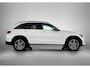 Mercedes-Benz GLC 300 e 4MATIC Business Solution AMG Panoramadak | 5 spaaks AMG lichtmetalen velgen | Treeplanken | Navigatie | Parking support | Inclusief 24 maanden MB Certified garantie voor Europa.